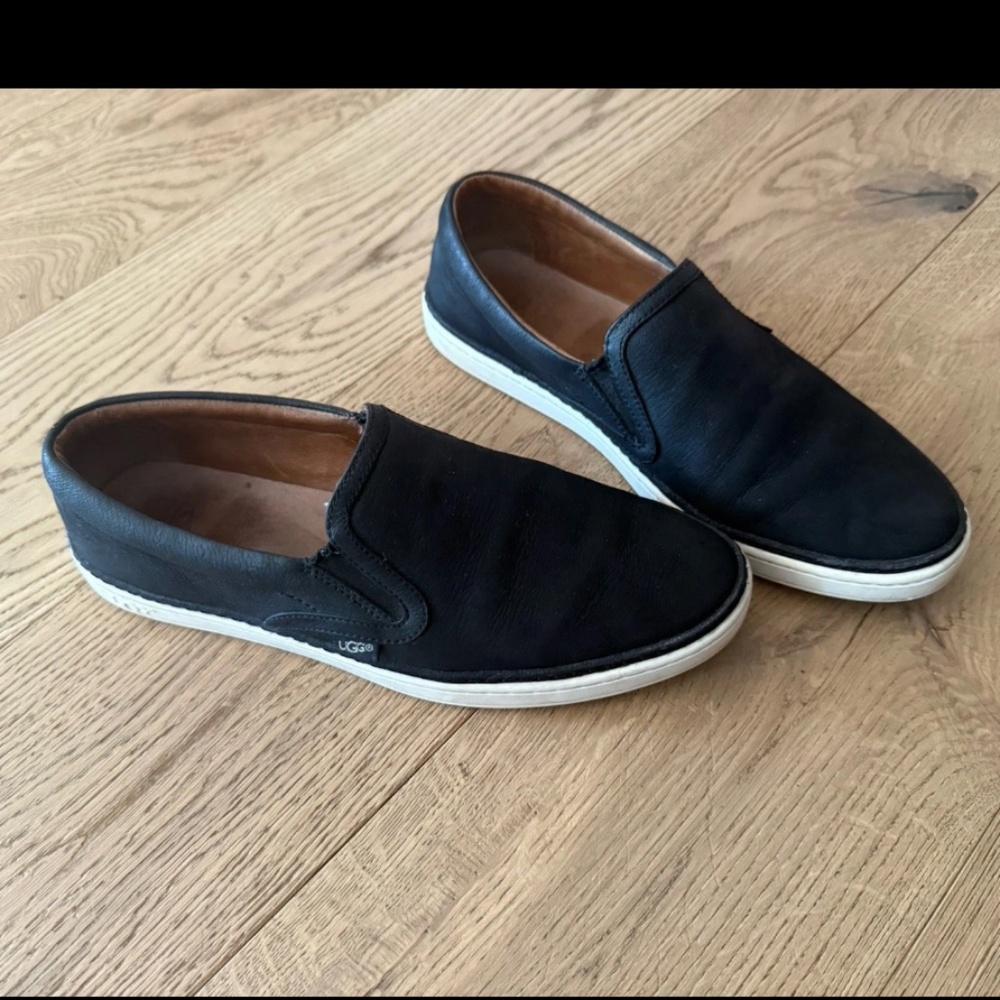 Ugg Women’s Slip On Black Shoes Slides Flats Size 8 Or 39